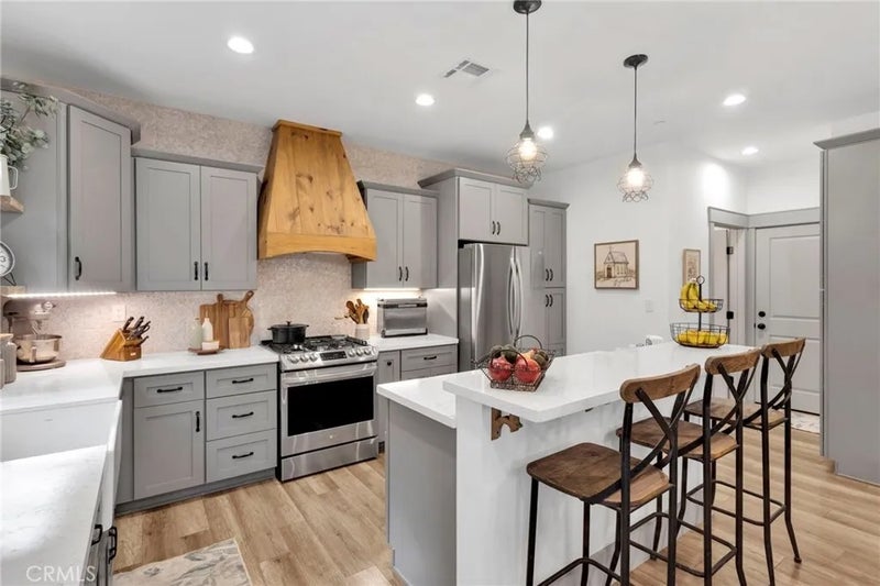 5213 E Canyon