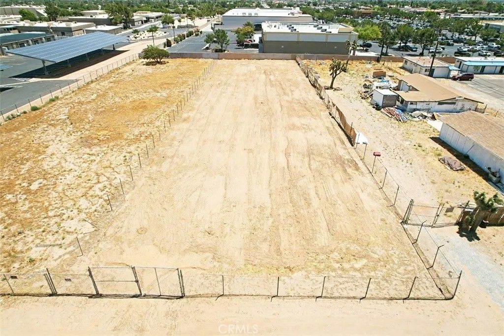 Photo of 25 Tamarisk AVE, Hesperia, CA 92345 (MLS # CV26055009)