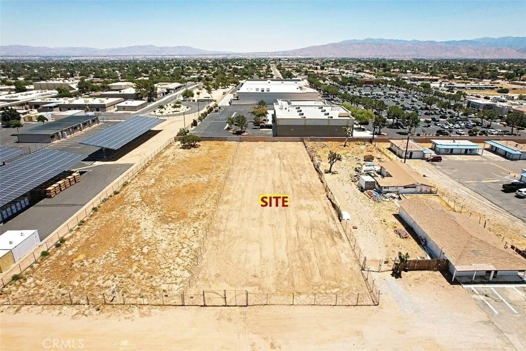 Photo of 25 Tamarisk, Hesperia, CA 92345 (MLS # CV26055009)