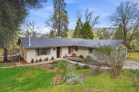 Photo of 50047 Hangtree Ln, Oakhurst, CA 93644 (MLS # FR26053765)