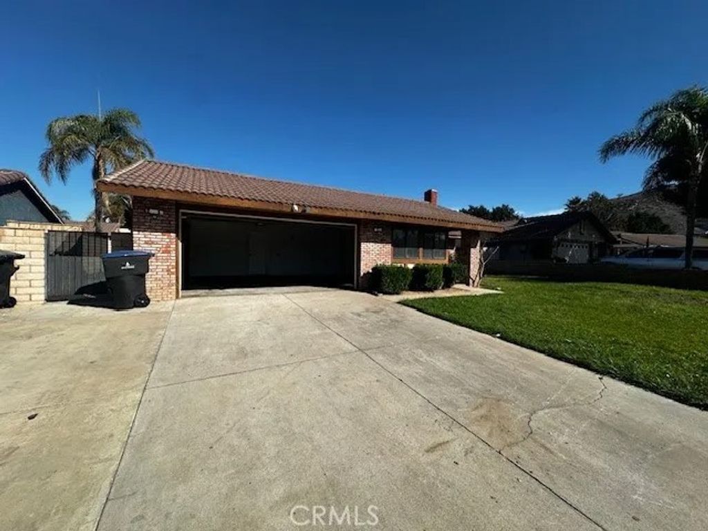 Photo of 3635 Courbette Dr, Riverside, CA 92503 (MLS # CV25252035)