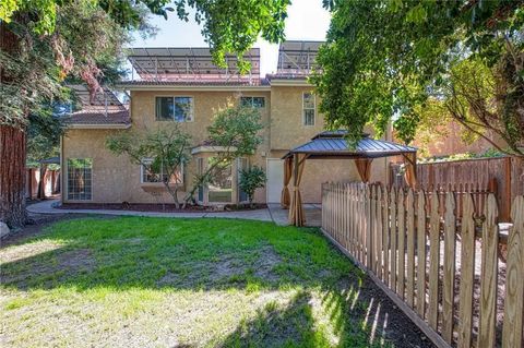 Tiny photo for 298 E Lindbrook Lane, Fresno, CA 93720 (MLS # FR25235108)