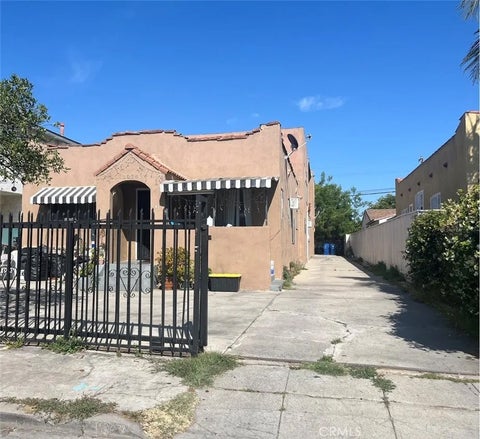 Photo of 2026 S Ridgeley DR, Los Angeles, CA 90016 (MLS # SR26124123)