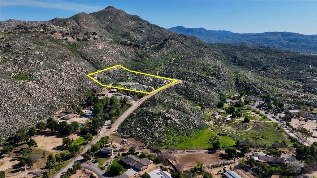 Photo of 25 Starlight Mesa, Hemet, CA 92544 (MLS # SW26027339)