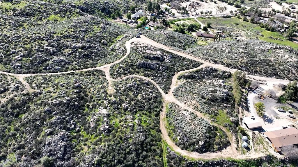 Photo of 25 Starlight Mesa, Hemet, CA 92544 (MLS # SW26027339)