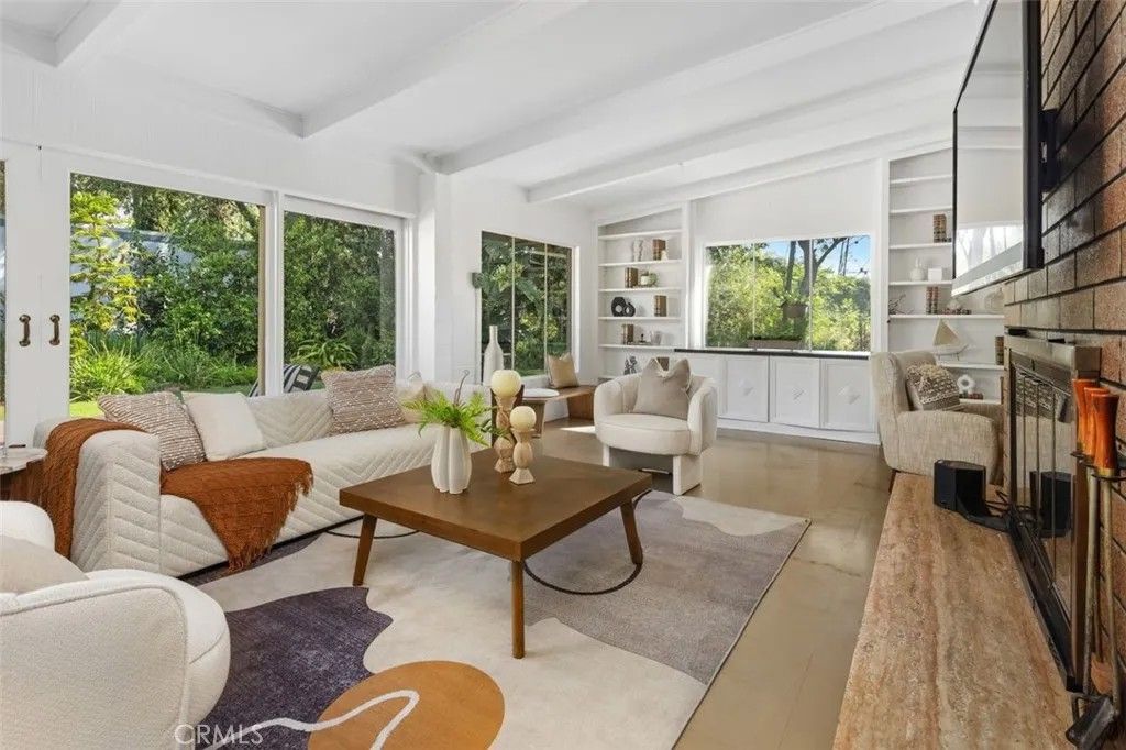 Photo of 444 Oneida Drive, Pasadena, CA 91107 (MLS # AR26063859)