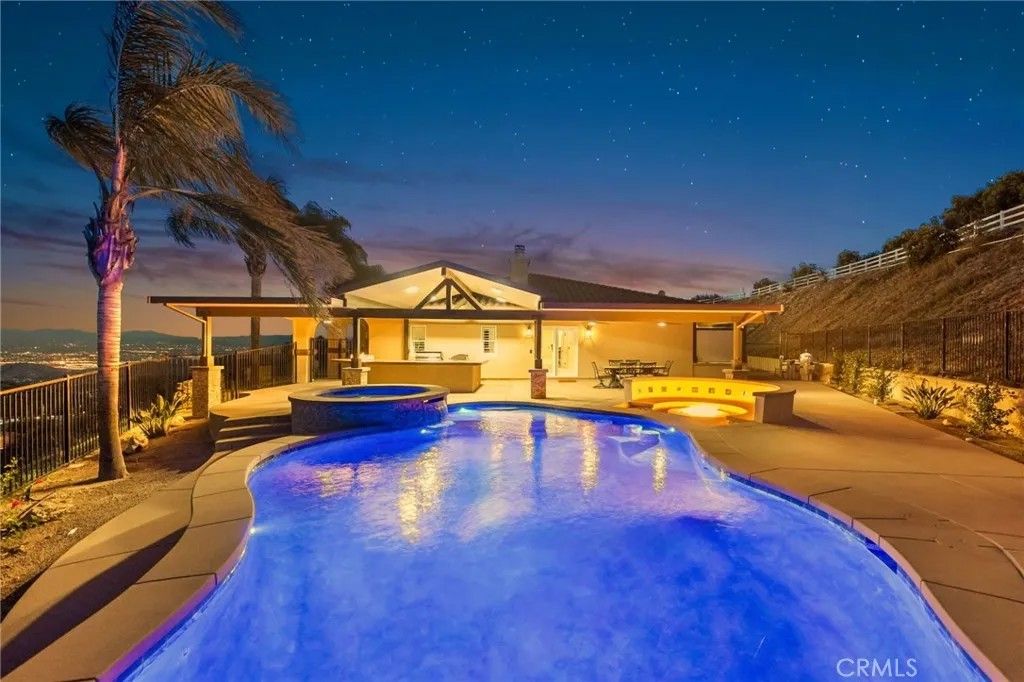 Photo of 40055 Valle Vista, Murrieta, CA 92562 (MLS # SW25271958)