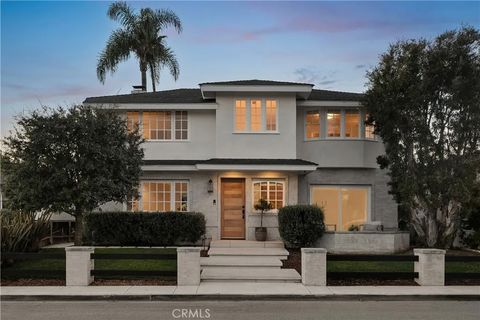 Photo of 425 Tustin Avenue, Newport Beach, CA 92663 (MLS # OC26018649)