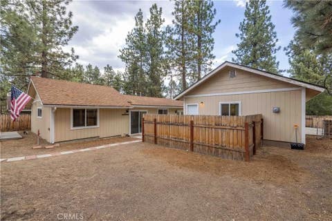 Photo of 137 E Barker Blvd, Big Bear Lake, CA 92314 (MLS # IG26147446)