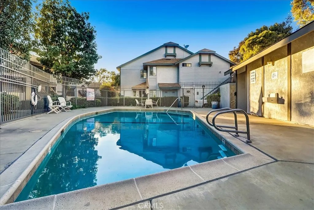 883 W 34th Street N
