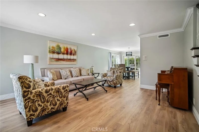 1211 N Willamette Drive