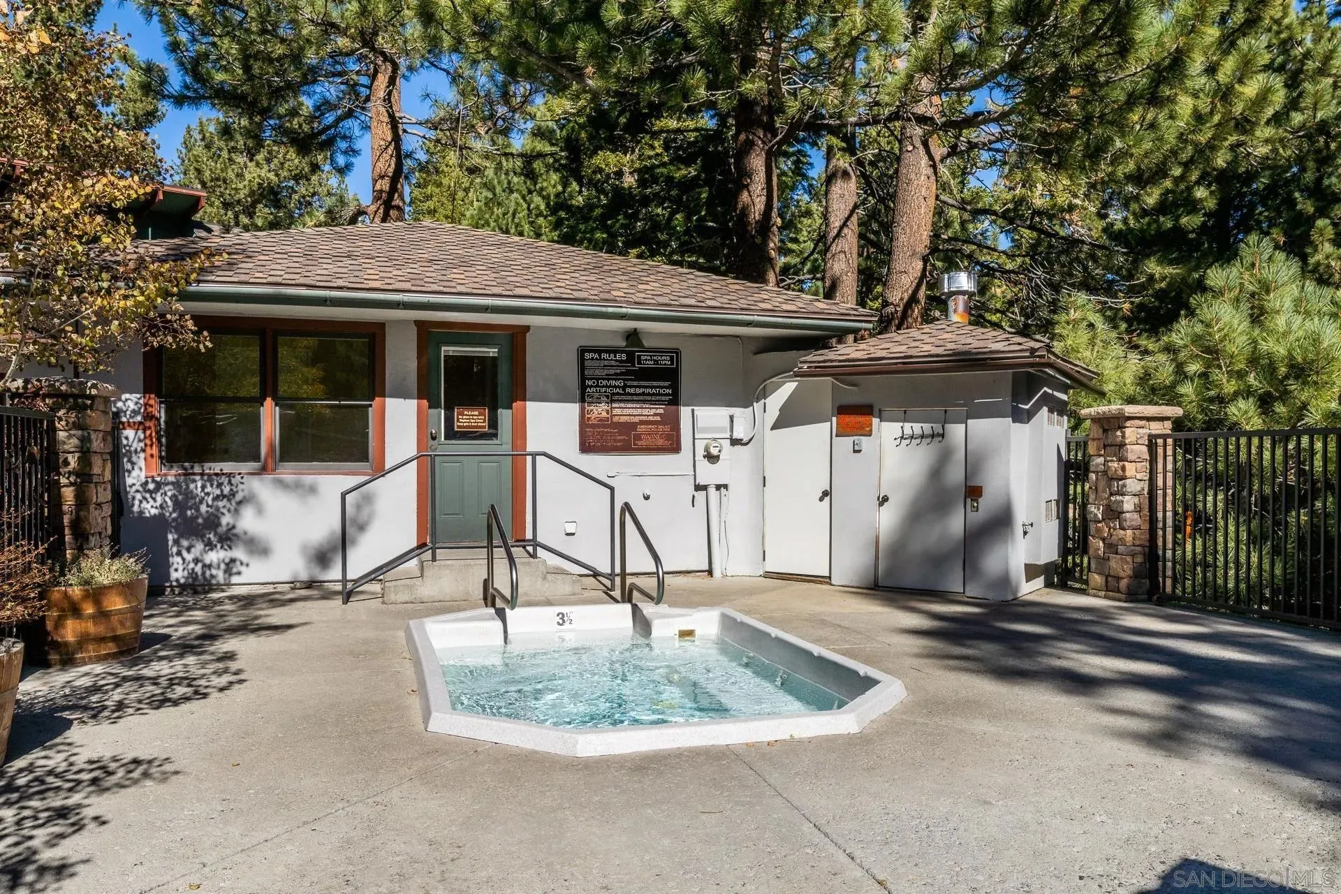 Mammoth Lakes, California 93546, United States, 3 Bedrooms Bedrooms, ,3 BathroomsBathrooms,Residential,Active,171584