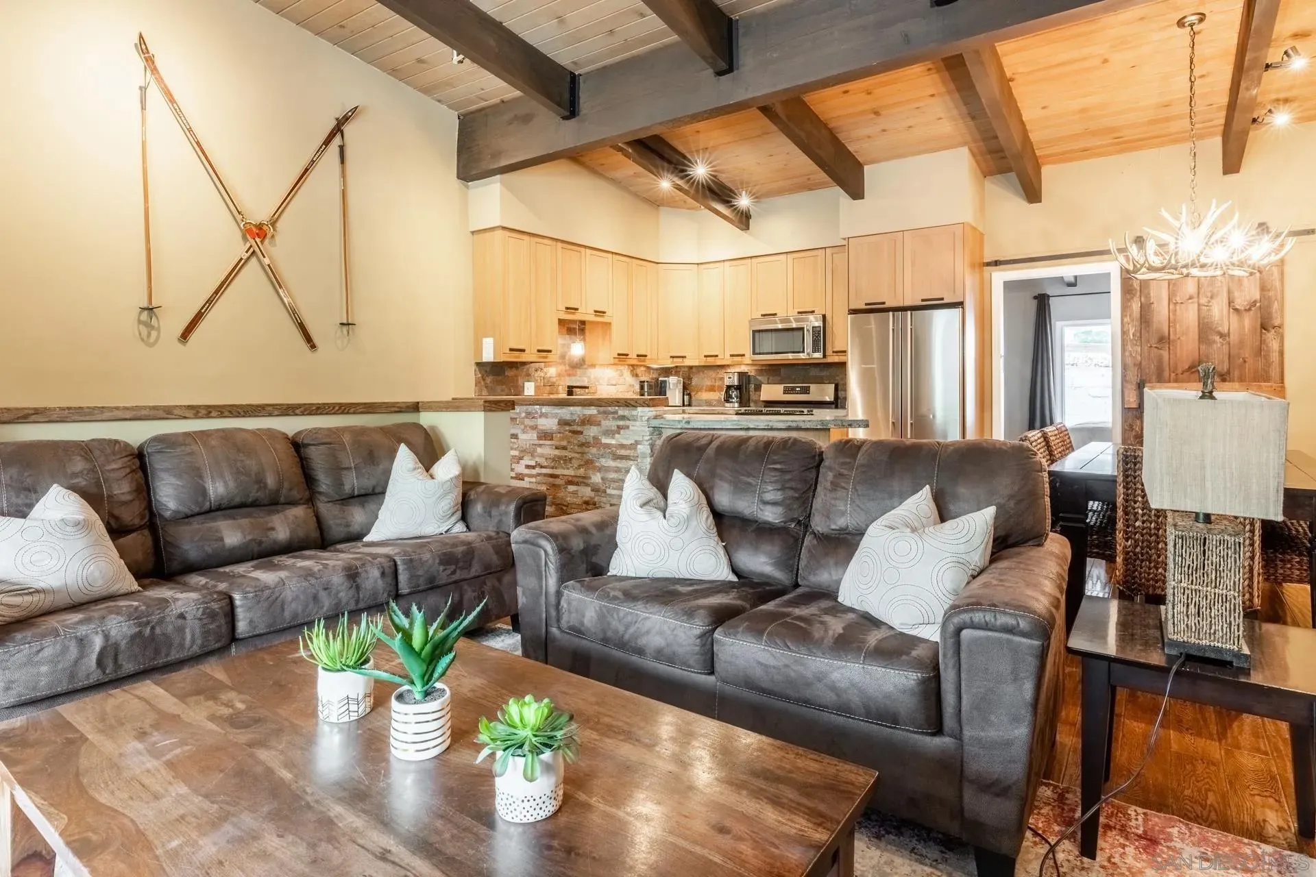 Mammoth Lakes, California 93546, United States, 3 Bedrooms Bedrooms, ,3 BathroomsBathrooms,Residential,Active,171584