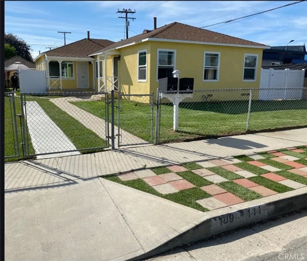 Photo of 109 S Holly Ave, Compton, CA 90221 (MLS # SR26067676)