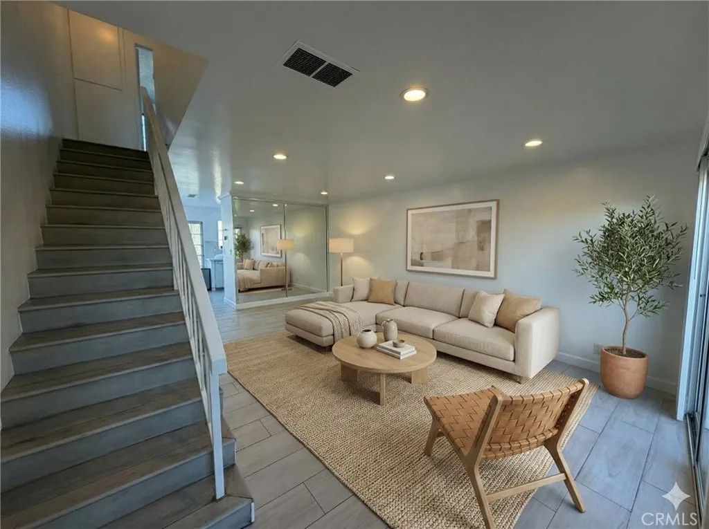 Photo of 19142 Haynes Street #4, Reseda, CA 91335 (MLS # OC26046136)