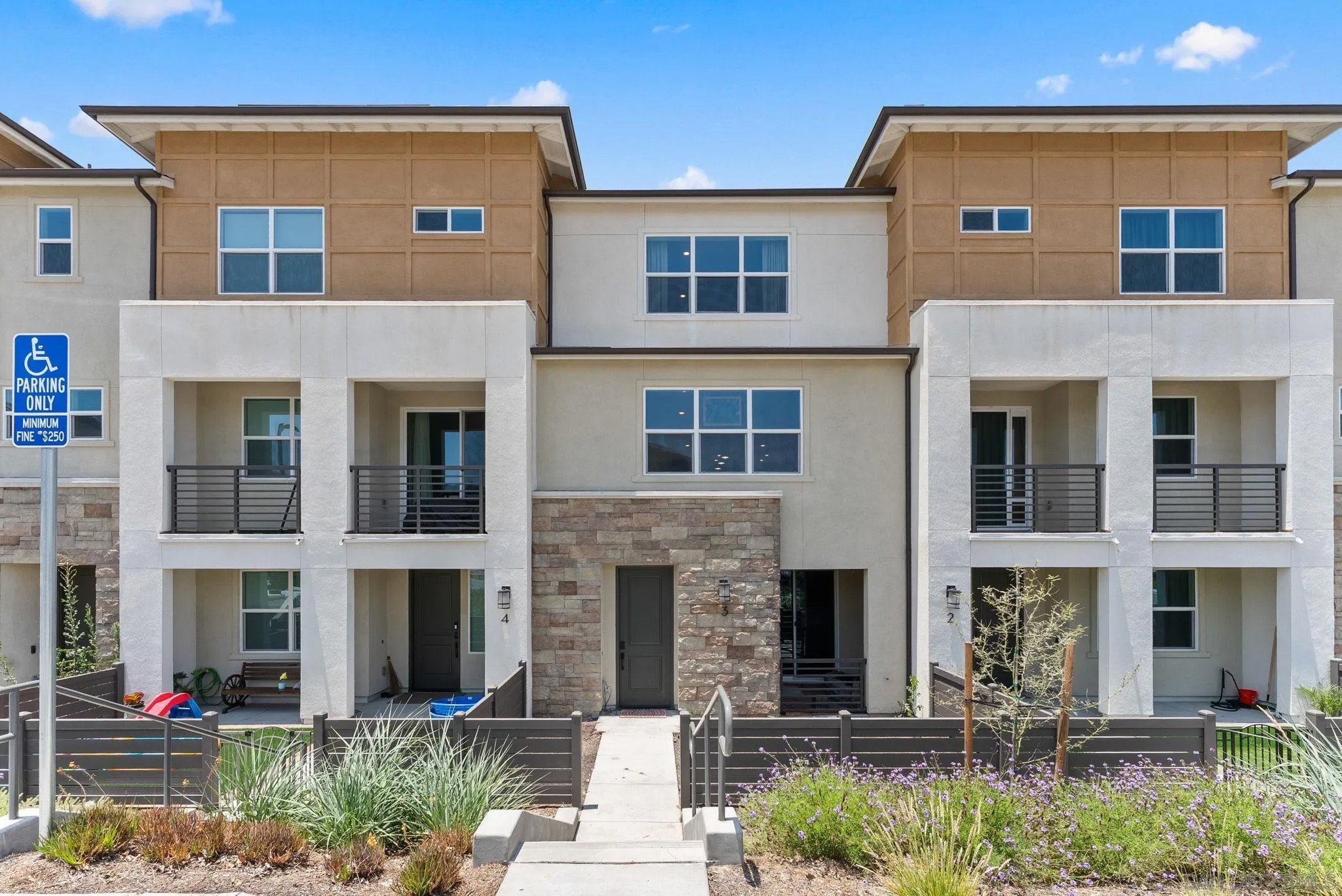 792 Vada St 3