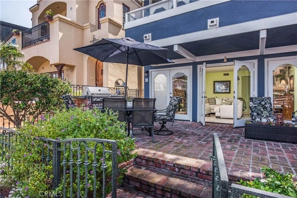 Photo of 42 Rivo Alto Canal #B, Long Beach, CA 90803 (MLS # PW25278734)