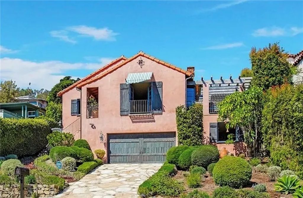 Photo of 260 High Dr, Laguna Beach, CA 92651 (MLS # OC26005019)