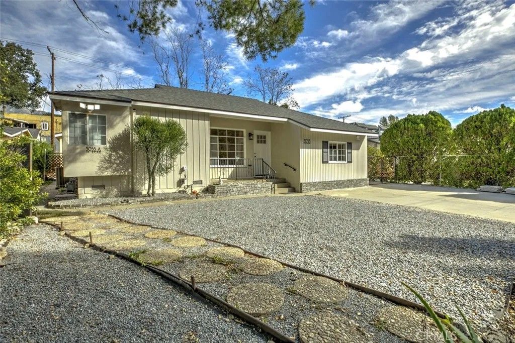 Photo of 3055 Sycamore Avenue, La Crescenta, CA 91214 (MLS # GD26012710)