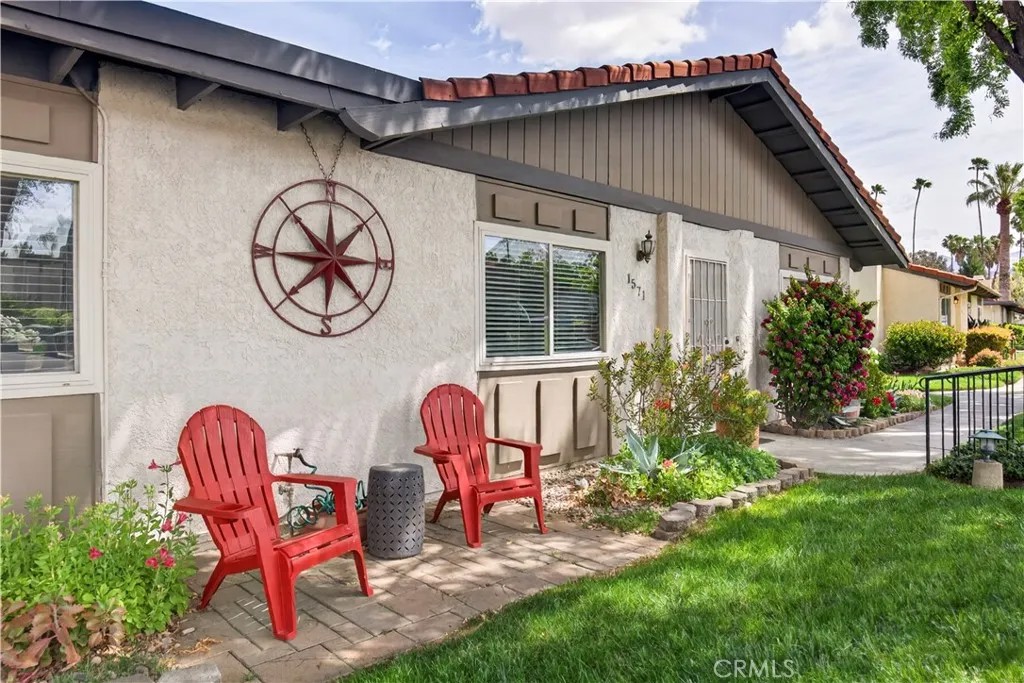 1571 Christopher Lane