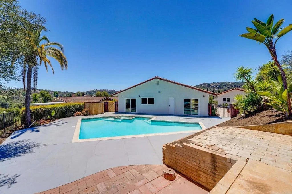 10236 Lake Meadow Lane