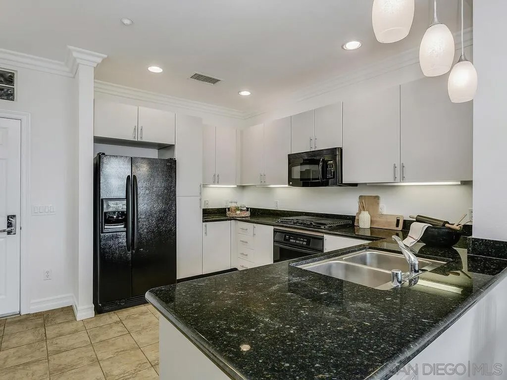 525 11th Ave 1405