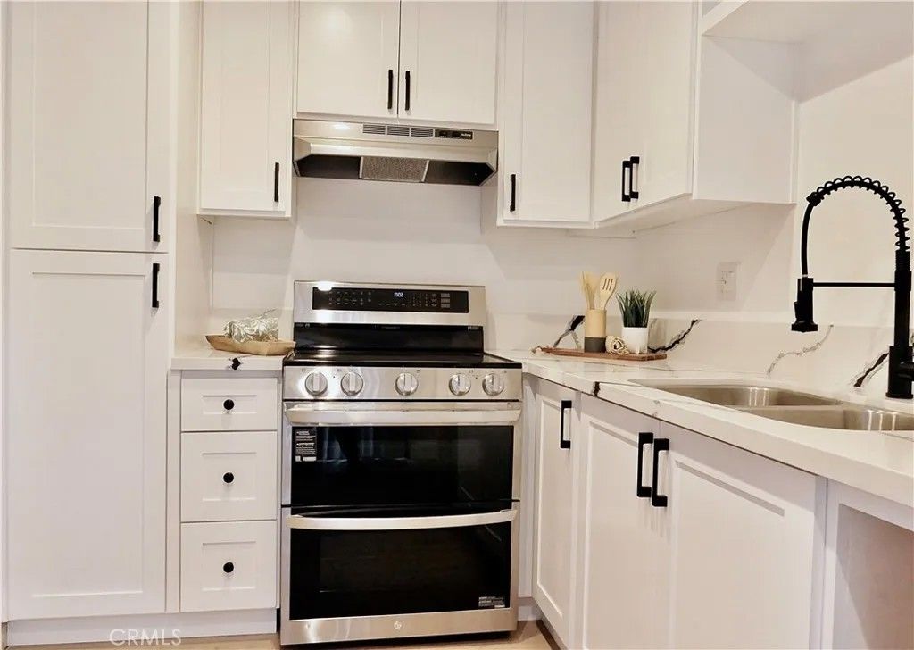 Photo of 7300 Lennox, Van Nuys, CA 91405 (MLS # BB26084342)