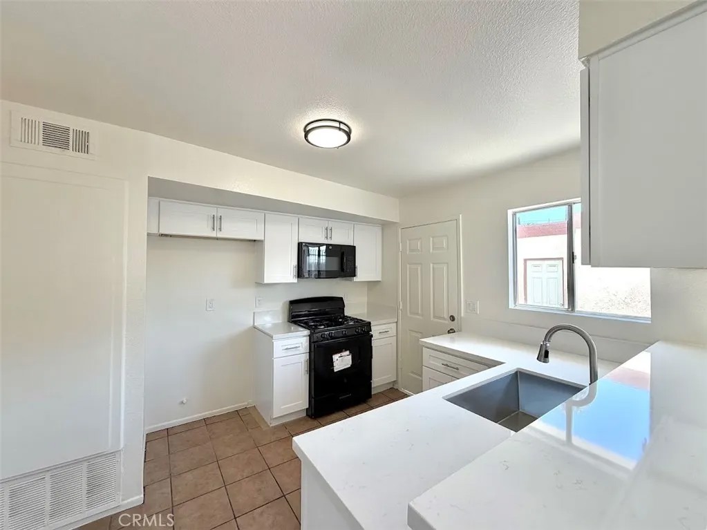 345 N Eucalyptus Avenue 1