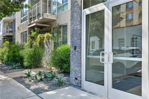 Photo of 111 S De Lacey AVE, Pasadena, CA 91105 (MLS # AR26223225)