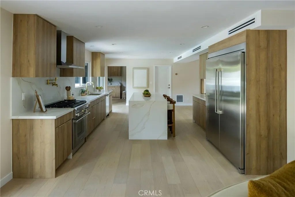 24208 Hatteras
