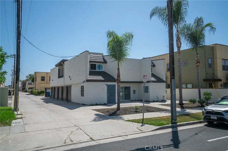 812 E Santa Ana