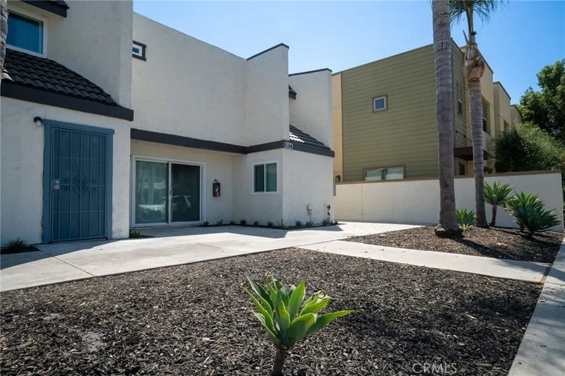812 E Santa Ana