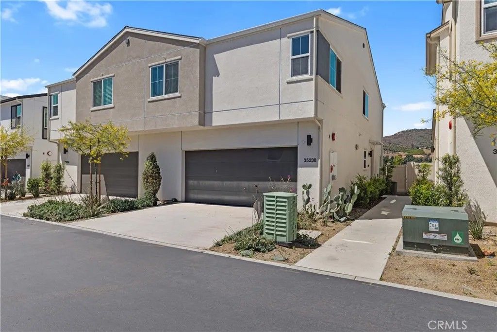 Photo of 35238 Blossom Pl, Fallbrook, CA 92028 (MLS # SW26033139)