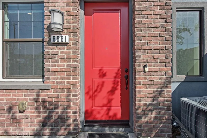 8881 Orangethorpe