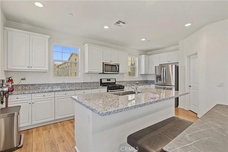 8881 Orangethorpe