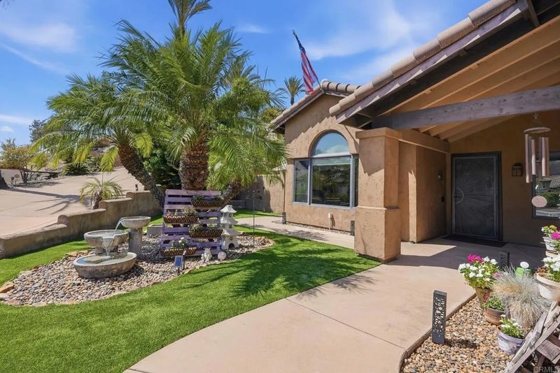 9185 Canyon Park