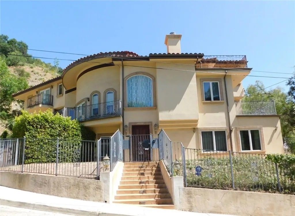 Photo of 9706 Hensal Road, Beverly Hills, CA 90210 (MLS # AR26008070)