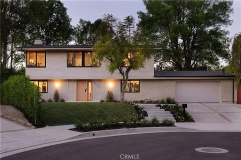 Photo of 5557 Franrivers Avenue, Woodland Hills, CA 91367 (MLS # SR26051718)