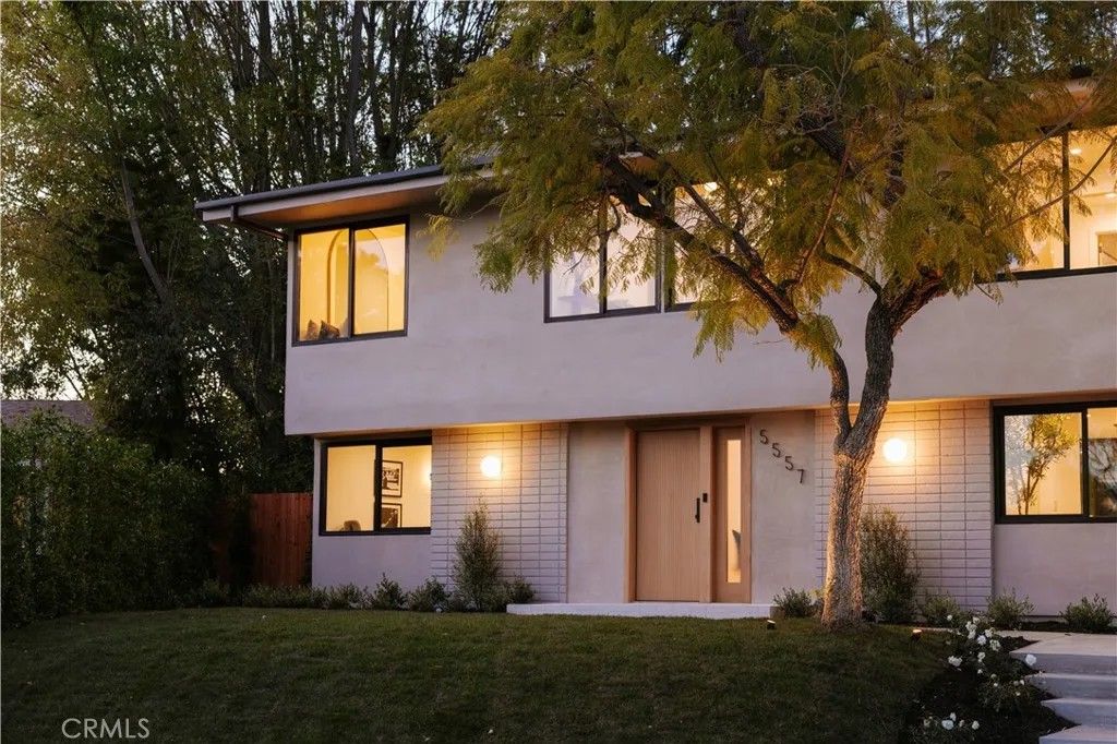 Photo of 5557 Franrivers Avenue, Woodland Hills, CA 91367 (MLS # SR26051718)