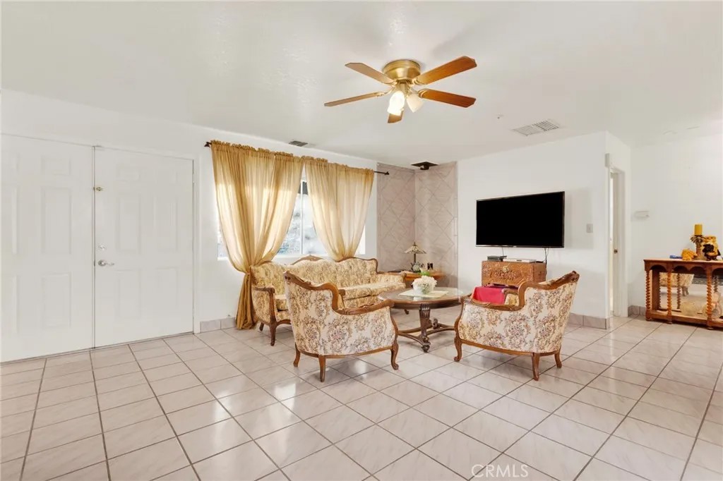 7685 Hilton