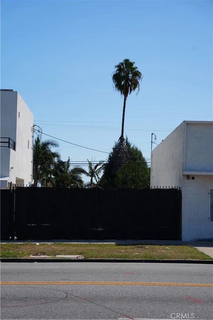 7508 S Western Ave