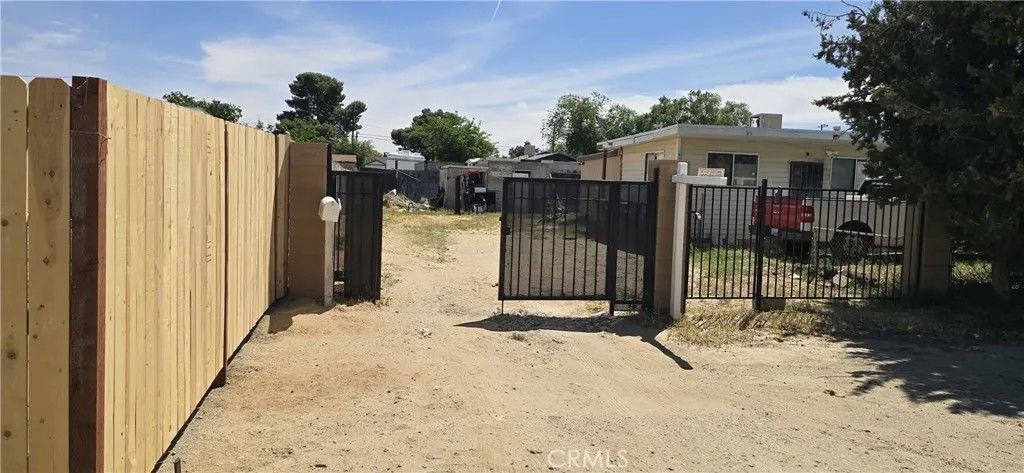 Photo of 43310 Fairglen Road, Lancaster, CA 93535 (MLS # SR26088256)