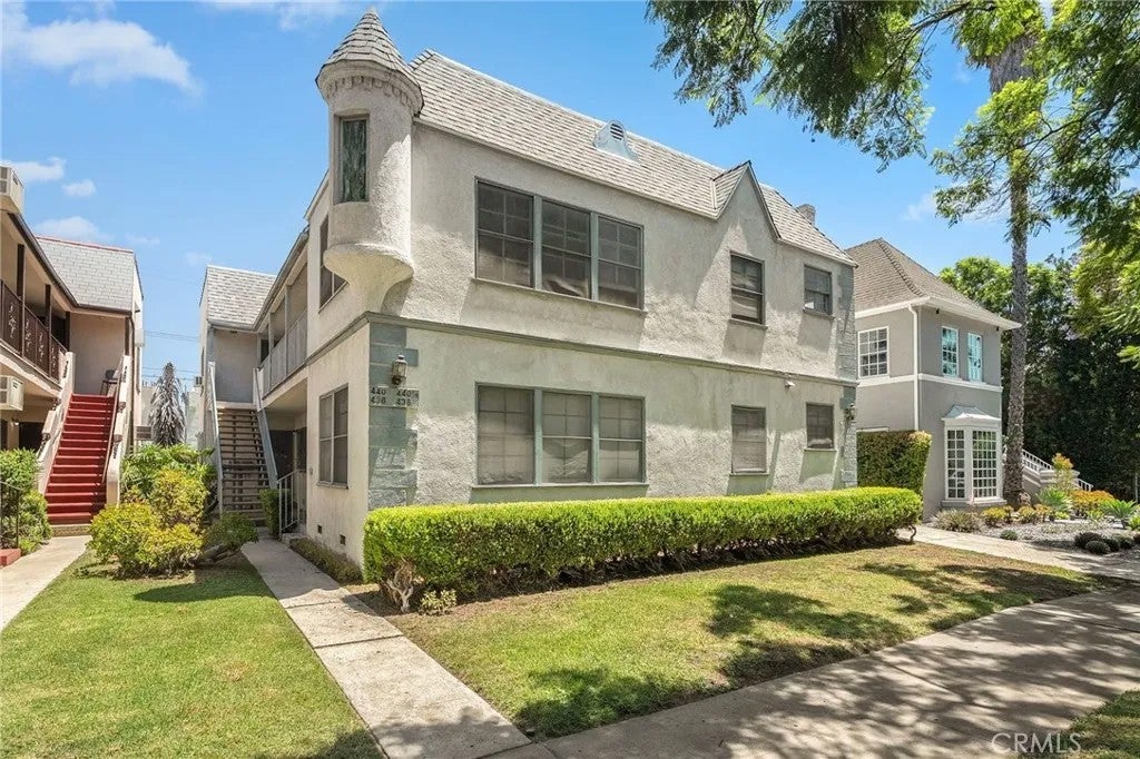 Photo of 436 N Genesee AVE, Los Angeles, CA 90036 (MLS # SR26185007)