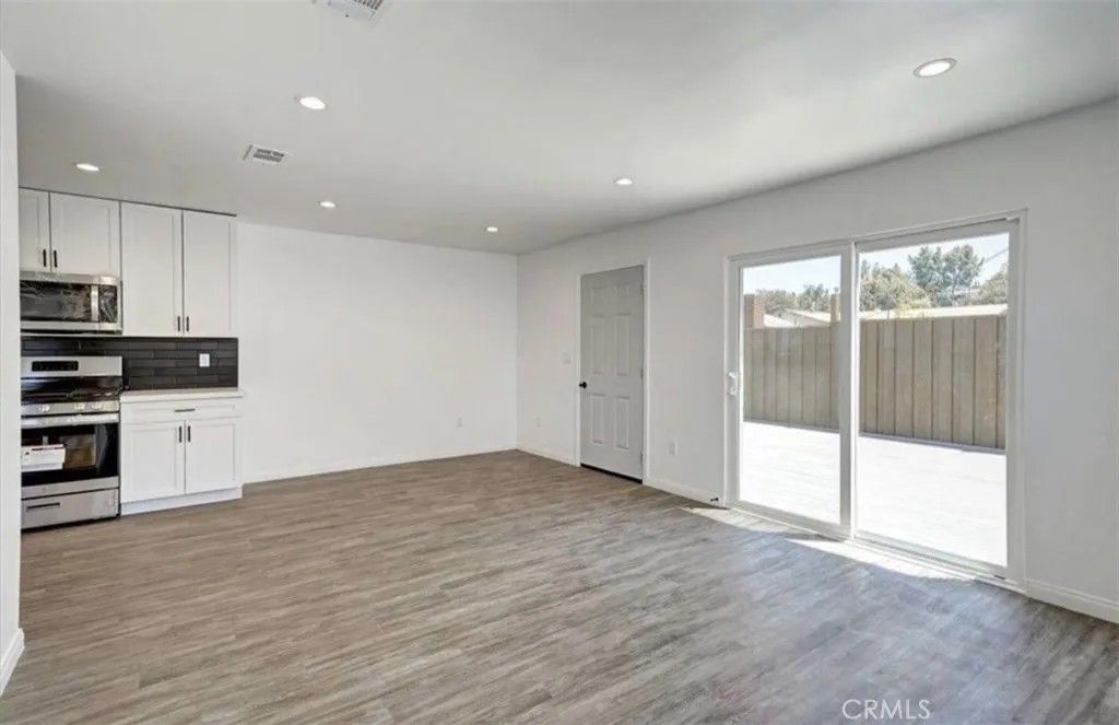 Photo of 6219 Glide Avenue, Woodland Hills, CA 91367 (MLS # SR26020812)