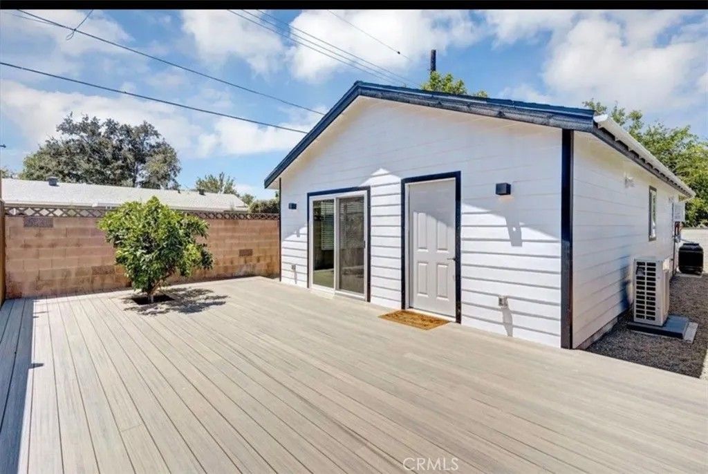 Photo of 6219 Glide Avenue, Woodland Hills, CA 91367 (MLS # SR26020812)