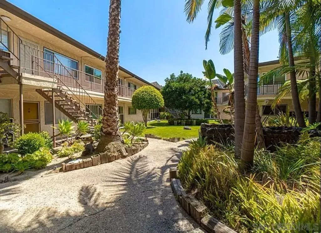 Photo of 7000 S La Cienega Blvd #29, Inglewood, CA 90302 (MLS # 2601196)