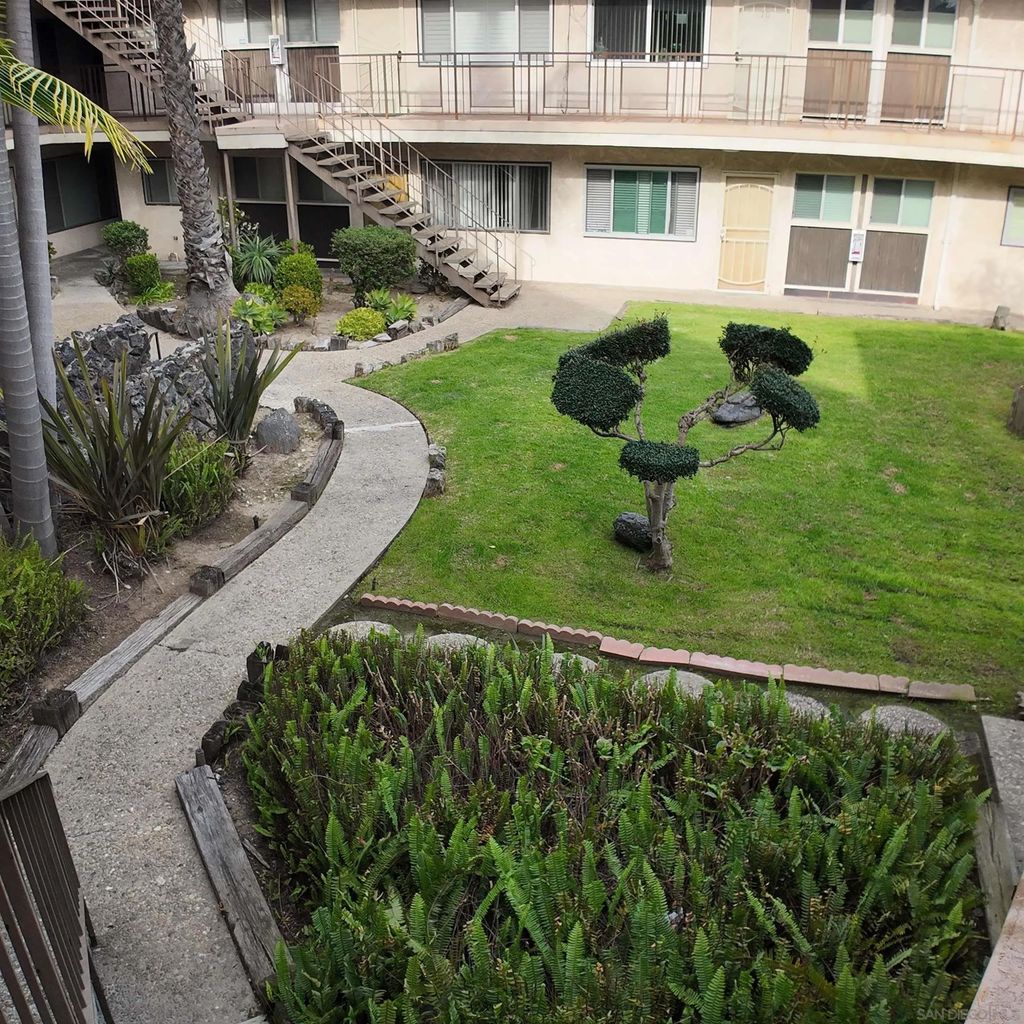 Photo of 7000 S La Cienega Blvd #29, Inglewood, CA 90302 (MLS # 2601196)