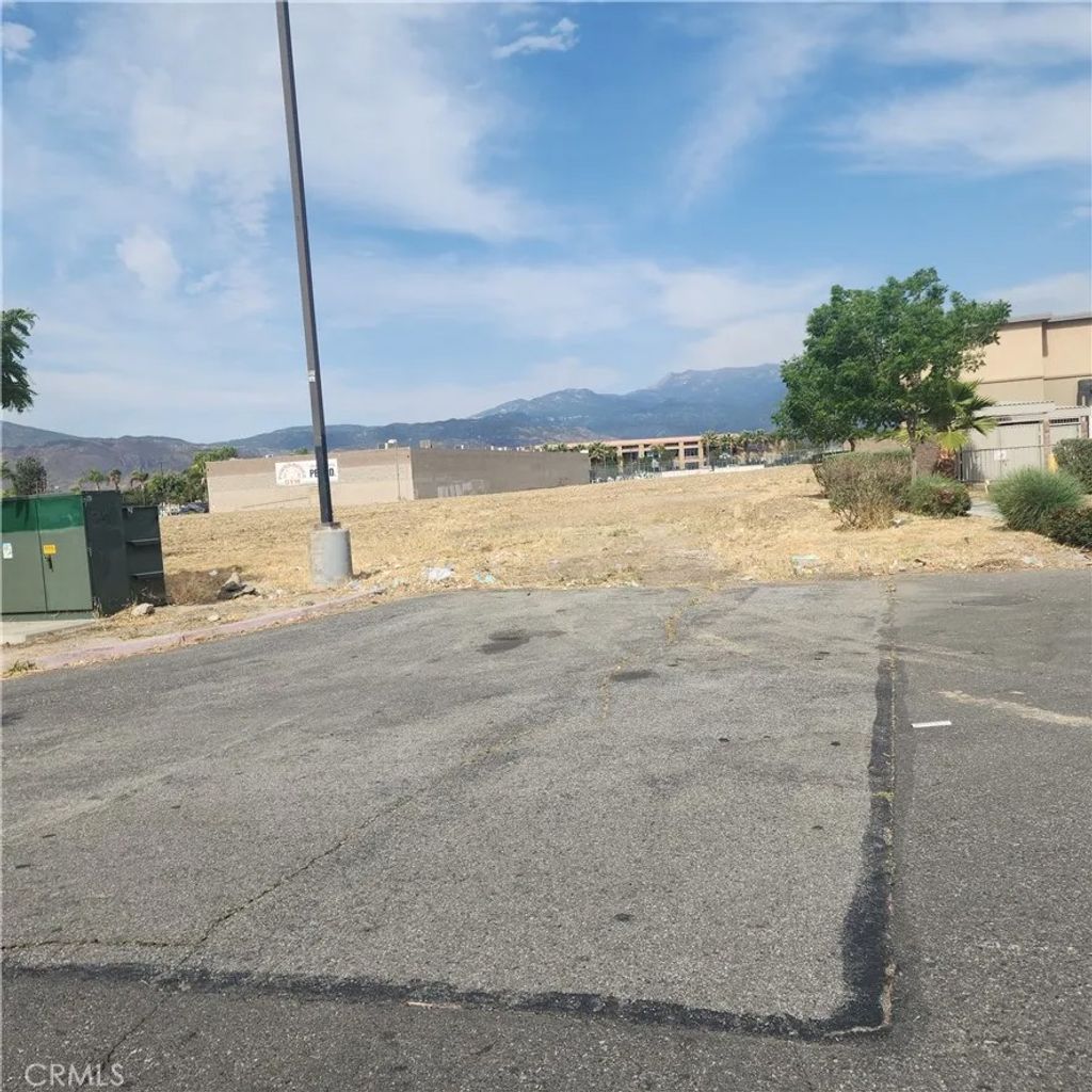 Photo of 0 E Commonweaith, San Jacinto, CA 92583 (MLS # OC25150648)