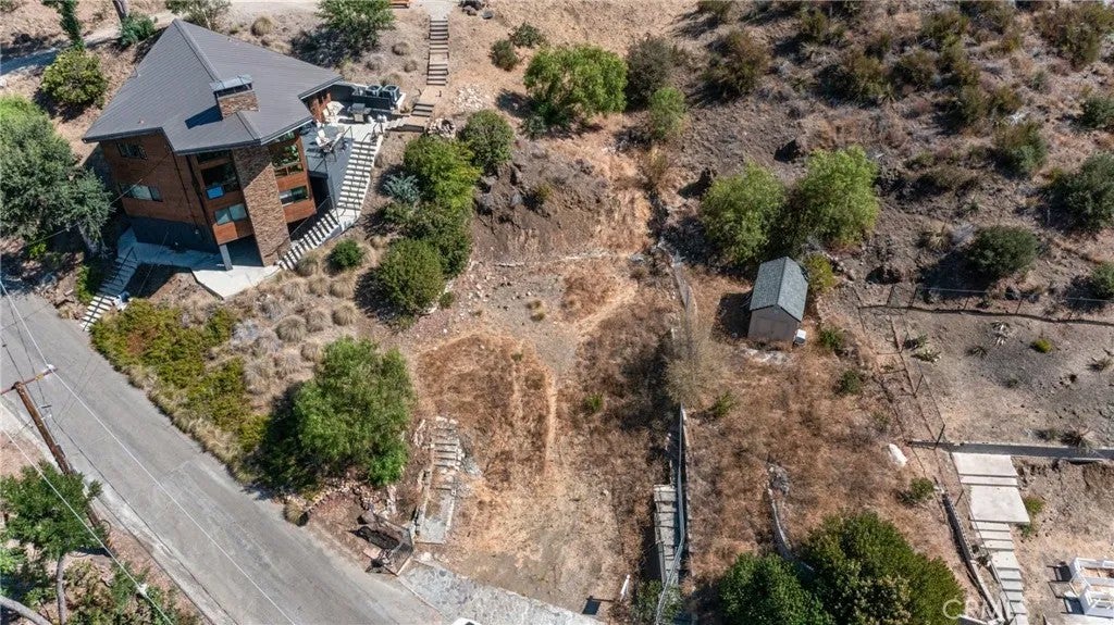 Photo of 28923 Crags Dr, Agoura Hills, CA 91301 (MLS # SR26159186)