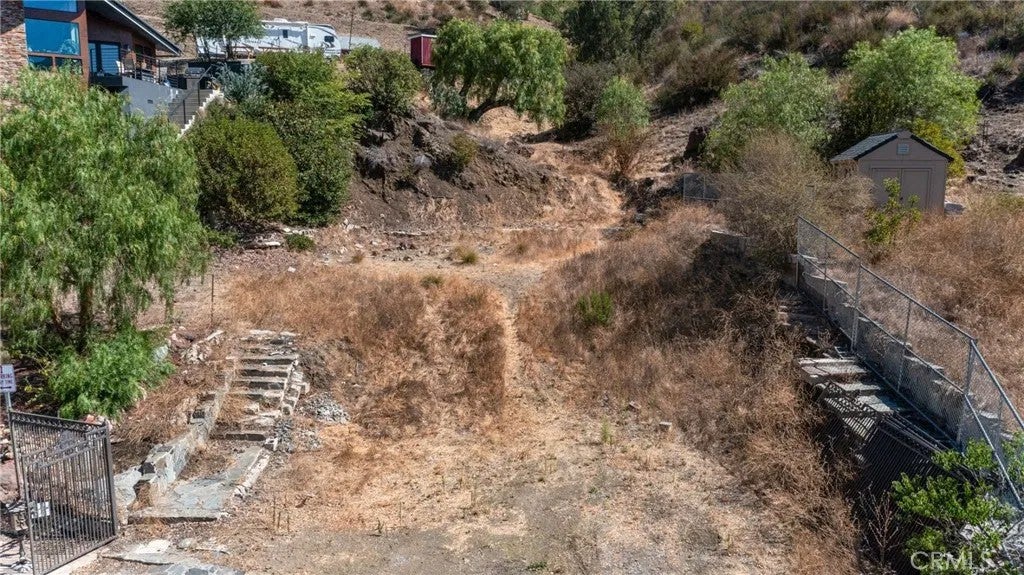 Photo of 28923 Crags Dr, Agoura Hills, CA 91301 (MLS # SR26159186)